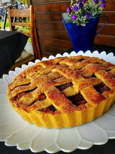 Torta caseira dourada